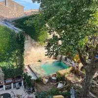 La Maison Tataouine โรงแรมในMoux