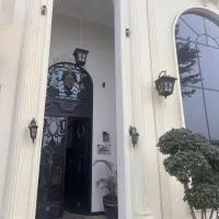 1 kanal entire portion s 1 BR 2BR 4BR as per ur need 3 min Dha Raya 5 min Airport & Dolmen Mall peaceful home, hotel en Lahore