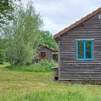 LE CHAMP RADIS 4 chalets Canal du Nivernais Morvan, hotel a Marigny-sur-Yonne