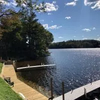 Pet-friendly Cabin with Dock, Firepit, BBQ, khách sạn ở Newaygo