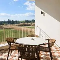 1BR Serviced Apt with Pool & Premium Amenities: Voroklini şehrinde bir otel