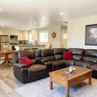 Great Family Friendly Home with Large Fenced Yard, hotel en Nampa