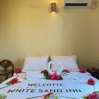 White Sand Inn, hotel di Maamigili