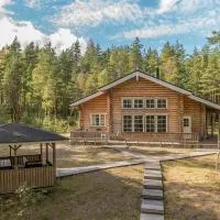 Holiday Home Valkealammi by Interhome, hotel a Vehmainen