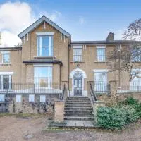 Gated Mansion Apartment- Stylish, Quiet & Secure, hotel Bromleyban