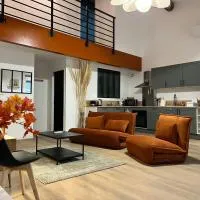 Loft spacieux 8pers à 300m Canal du midi Garage pour Voiture & Vélos Capestang: Capestang şehrinde bir otel