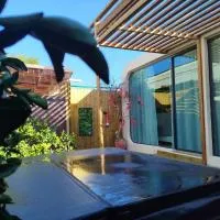 Casita acristalada con jacuzzi, hotel u gradu 'Tiñosa Alta'