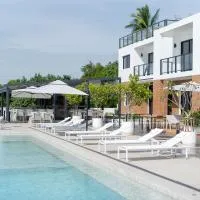 The Village Chumphon Hotel, מלון בPathiu