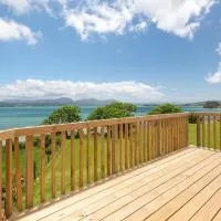 Beautiful Upstairs 1-3 Bdr Apartment at ONEPU MOANA HOLIDAY HOME incl Spa-Pool, hotel di Opononi