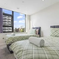 Heathrow Retail Park Aprt Sleeps SEVEN Turbo WiFi, hotel Sunbury Commonban