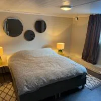 Egen inngang, privat hybel i Porsgrunn sentrum med gratis parkering, хотел в Пошгрун