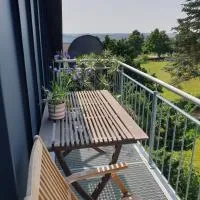 Ruhige Dachgeschosswohnung mit kleiner Sauna, Balkon, Aussicht, hotel a Müllenbach