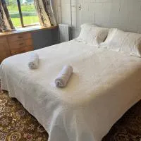 Quiet country setting- R3 Magnolia House, хотел в Temuka