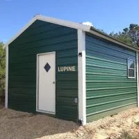Lupine Cabin, Glamour Camping, Stunning Skies and Sunrise Views, hotel a Verdure