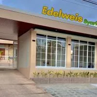 Edelweis Syariah Near Sultan Muhammad Kaharuddin Airport, hotel a Sumbawa Besar