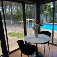 Relaxing Oasis for Families- Pool& Lush Yard, hotel v destinácii Moorabbin
