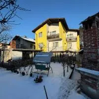 къща Солунови, khách sạn ở Dobrinishte