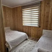 Aruna Guesthouse، فندق في Saty
