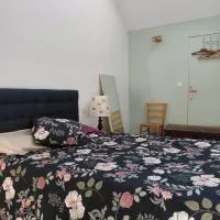 Chambre sous les toits, hotel a Baule