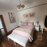 Viveash - Historic accommodation with Ensuite, hotel em Hoddy Well