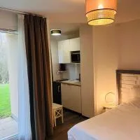Appartement standing avec terrasse près de Honfleur parking et piscine, hotel a Équemauville