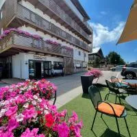 Chalet Caminetto, hotel in Vason