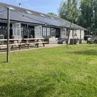 Wellness tussen loslopende alpacas, hotel u gradu Eemdijk