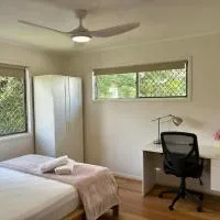 Welcome to Your Leafy Retreat in Graceville, hotel a Brisbane