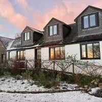 Curlew Cottage - Peaceful Setting Stunning Views โรงแรมในBruichladdich