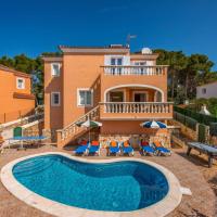 Villa Dolores by Villa Plus, hotel en Cala Galdana