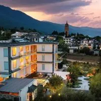 The Windyard Kazan Onsen Hotel-Private Hot Spring Bathtub close to South Gate of Dali Ancient Town - Free Pick-up from Airport & Railway Station for 3 Nights، فندق في دالي المدينة القديمة