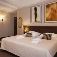 Royal Rooms Self Check-in، فندق في بوزنان