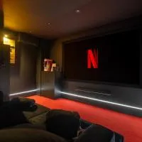Oraya Suite - Private Movie Theater & Spa -, hotell i Caux