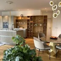 New and elegant luxury apartment, ξενοδοχείο στο Κλότεν