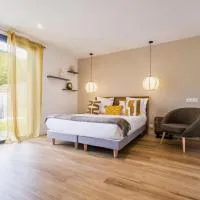 Chambres d'hôtes ''La Clairière aux Chênes'', hotel u gradu Treillières