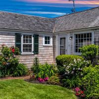 Sunny Beachfront Condo w/ Parking - Ptown West End, Hotel in Provincetown