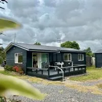 Peaceful Country Escape in Gordonton - Green Meadows Cottage، فندق في Taupiri