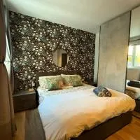 Airport Accommodation Bedroom with your own private Bathroom Self Check In and Self Check Out Air-condition Included, hôtel à Mqabba