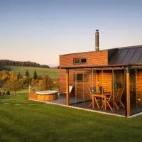 Domek pod Zvičinou, hotel a Dvůr Králové nad Labem