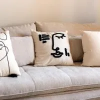Picasso 1, Duplex 5 people - WiFi - Air conditioning, hotel di Vallauris