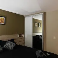 Flat com Ar, Piscina, Garagem, Cozinha e Wi-Fi, hotel em Campo Grande