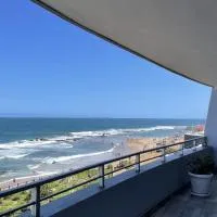 Luxury Umdloti Seaside Escape Huge Balcony & Pool – hotel w mieście Umdloti