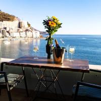 Royalis Suites Rafailovici - Beachfront Sea View Apartments, hotel u Bečićima