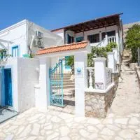 Isminis Villa, hotel di Halki