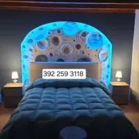 Il Rustico "con piscina in esclusiva o condivisa"، فندق في بوتزيلّو
