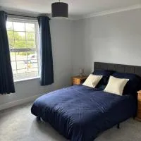 One Bedroom Flat in Hersham, хотел в Hersham
