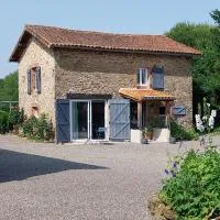 Beautiful 2 bed cottage with swimming pool、Pagéasのホテル