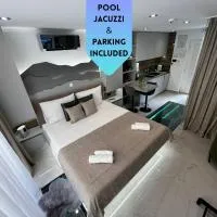 Našice में, होटल La Luna Petite Suite Deluxe Apartment with Pool & Jacuzzi, Bikes and Secured Parking