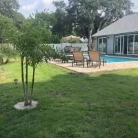 Beautiful pool home minutes from Anna Maria Island, Hotel in Bradenton