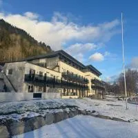 Oppheim Resort - Pool, Sauna & Lake!, hotel en Vossevangen